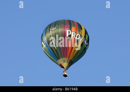 Tethered oder Gefangenschaft Ballon vor blauem Himmel, Heißluftballon von der Versicherungsgesellschaft Provinzial Versicherung der Stockfoto