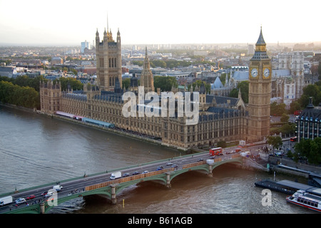 Die Häuser des Parlaments an der Themse in London England Stockfoto