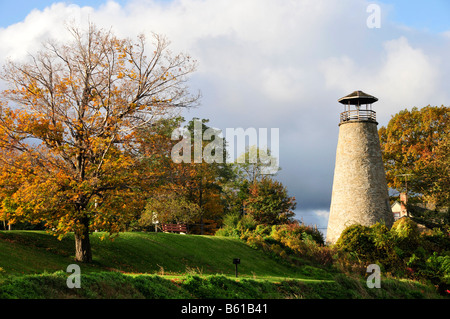 Barcelona-Leuchtturm auf dem Eriesee im Bundesstaat New York mit Herbstfarben U S Stockfoto