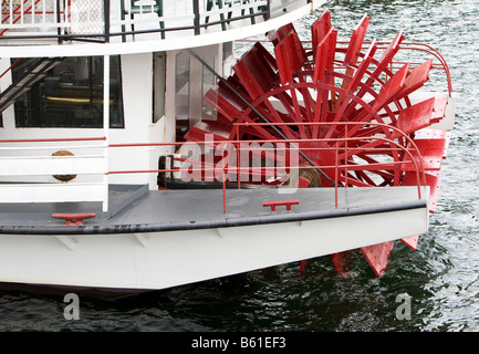 Ein Schuss des Hecks ein Schaufelrad auf der Minne-Ha-Ha an den Docks des Village von Lake George New York. Stockfoto