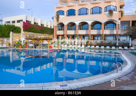 Der Swimming Pool des Hotel Sonesta St. George in Luxor Ägypten Stockfoto