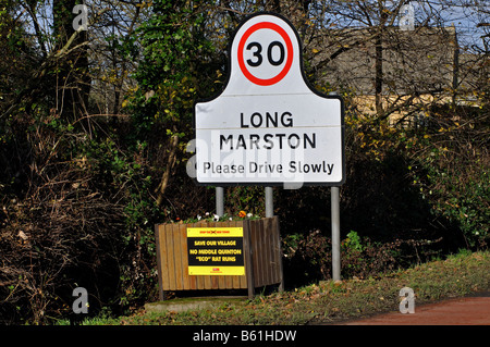 Dorf Zeichen langes Marston, Warwickshire, England, UK Stockfoto