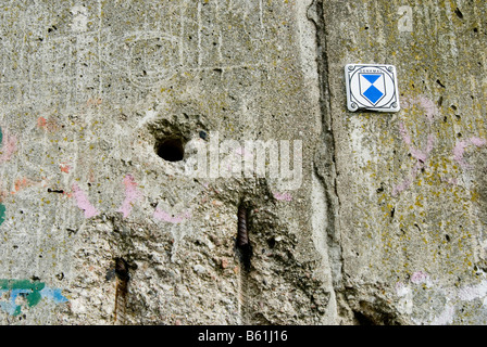 Geschütztes Denkmal anmelden, Berliner Mauer in der Bennauer Straße, Teil des Denkmals für den Bau der Berliner Mauer, Berlin Stockfoto