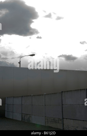 Berliner Mauer in der Bennauer Straße, Teil des Denkmals für den Bau der Berliner Mauer, Berlin Stockfoto