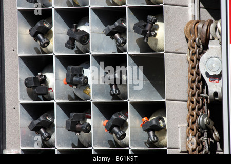 Das Sauerstoff Luft Tank Fach ein Feuerwehrauto Stockfoto