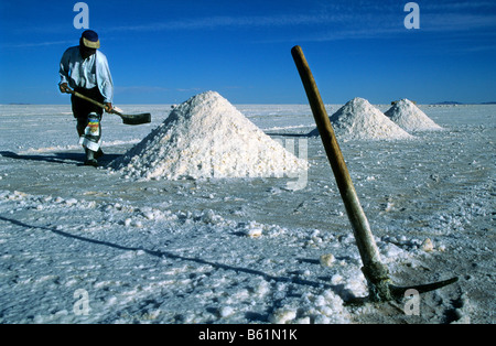 Lidio Ramos ist seit Band Wurm zehn Jahre Salar de Uyuni Bolivien Tagebuch an den salar angestellt. Stockfoto