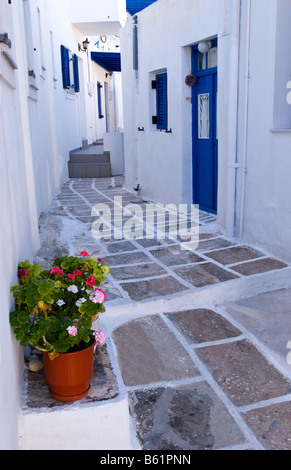 Straßenszene in lokalen Stadt Naoussa in ruhigen Insel Paros auf den griechischen Inseln von Griechenland Europa Stockfoto