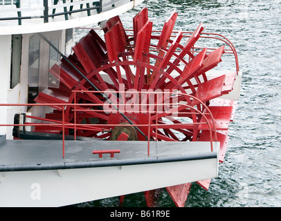 Ein Schuss des Hecks ein Schaufelrad auf der Minne-Ha-Ha an den Docks des Village von Lake George New York. Stockfoto