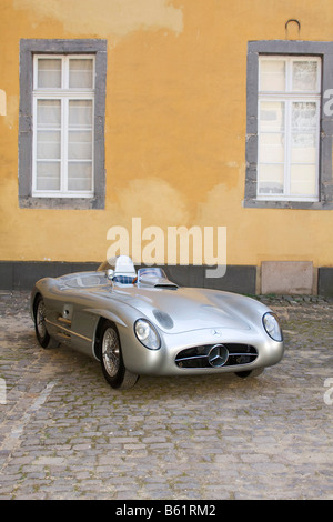 Mercedes Benz 300 SLR aus dem Mercedes-Museum, 1955 Siegerauto bei der Mille Miglia mit Stirling Moss, Schloss Dyck Classic Stockfoto