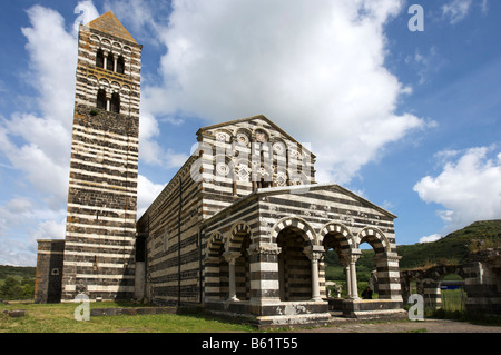 Basilica della Santissima Trinità di Saccargia, Basilika der Heiligen Dreifaltigkeit von Saccargia, zwischen den Städten Ploaghe und Cod Stockfoto