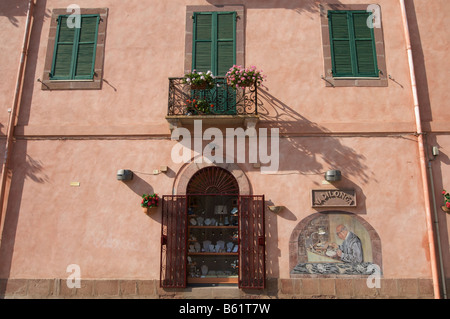 Wandgemälde in einem Juweliergeschäft in Bosa, Sardinien, Italien, Europa Stockfoto
