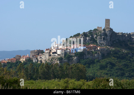 Posada mit Ruinen einer Burg, Castello della Fava, Sardinien, Italien, Europa Stockfoto