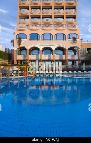 Der Swimming Pool des Hotel Sonesta St. George in Luxor Ägypten Stockfoto