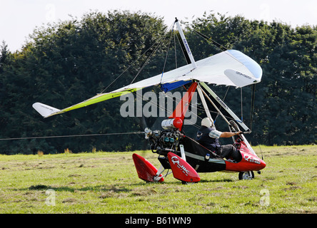 Ultraleicht Flugzeug GT 450 von P + M Aviation ab zu einem anderen Flugzeug, Segelflugzeug Flughafen, Aero-Club Düsseldorf, Nordrhe schleppen Stockfoto