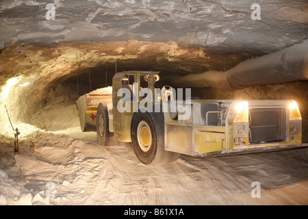 U-Bagger in einem Salzbergwerk Grube Stockfoto