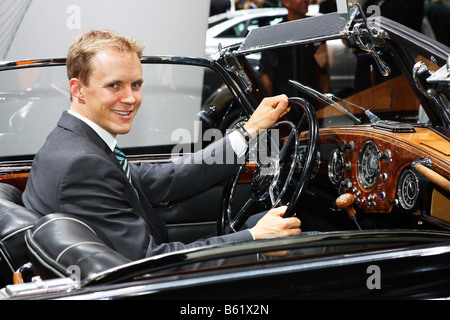 Mattias Ekstroem, DTM, Deutsche Tourenwagen Masters, Fahrer, sitzen in einem Oldtimer von Horch Stockfoto