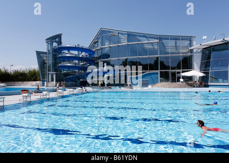 Outdoor Swimmingpool im Triamare Baden-Komplex in Bad Neustadt an der Saale, Rhön-Grabfeld, Franken, Niederbayern, Stockfoto