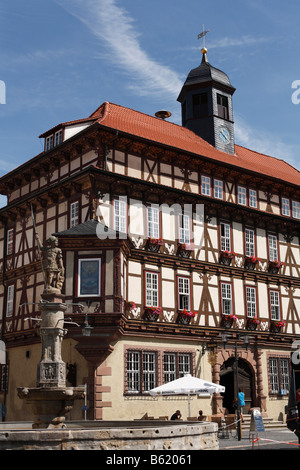 Vitus Brunnen vor Vacha Rathaus, Rhön, Thüringen, Deutschland, Europa Stockfoto