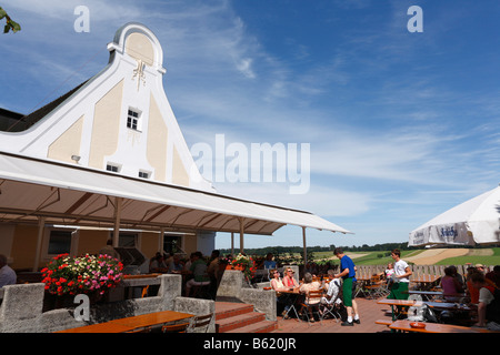 Brauerei-Biergarten in Andechs Abbey, Fuenfseenland, Oberbayern, Deutschland, Europa Stockfoto