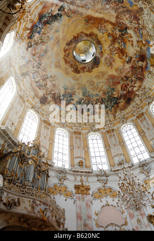 Kuppel mit Deckengemälde in Ettal Abteikirche, Oberbayern, Deutschland, Europa Stockfoto