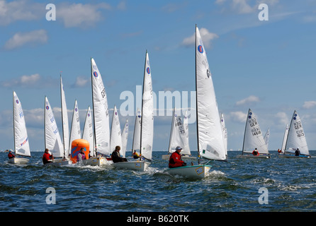 Segelboote im Wettbewerb bei einer Regatta in Schilksee, Kieler Woche 2008, Kiel, Schleswig-Holstein, Deutschland, Europa Stockfoto