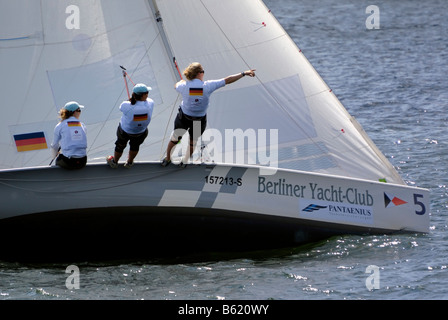 Seglerinnen während der Frauen Matchrace Kieler Woche 2008, Kieler Förde, Schleswig-Holstein, Deutschland, Europa Stockfoto