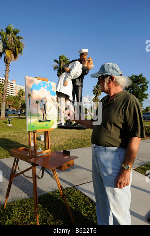 Künstler malen Statue namens Unconditional Surrender Sarasota Bayfront Park Stockfoto