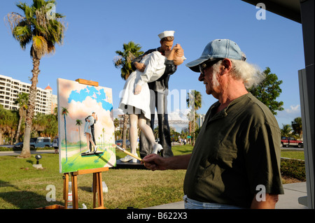 Künstler malen Statue namens Unconditional Surrender Sarasota Bayfront Park Stockfoto