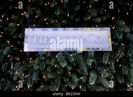 New York City Tiffany & Gebäude Firmenschild mit Weihnachtsschmuck NYC USA Stockfoto