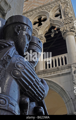 Porphyr Statue des römischen Tetrarchen, detail, Piazza San Marco Square, Venedig, Italien, Europa Stockfoto