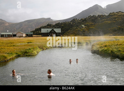 Die warmen Quellen und die Hütte von Landmannalaugar, Island, Europa Stockfoto