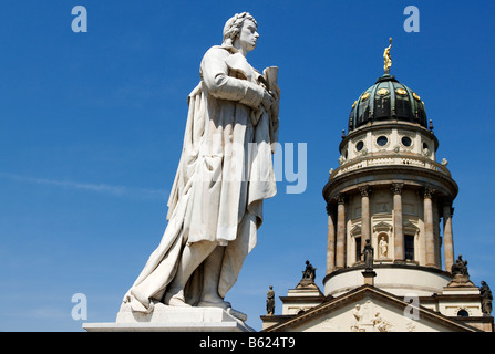 Schiller-Denkmal vor der Kathedrale von Deutscher Dom, Gendarmenmarkt Square, Berlin, Deutschland, Europa Stockfoto