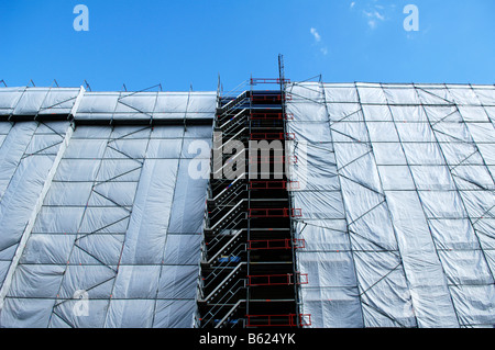 Eingerüstet Gebäude hing mit einer Plane, Berlin, Deutschland, Europa Stockfoto