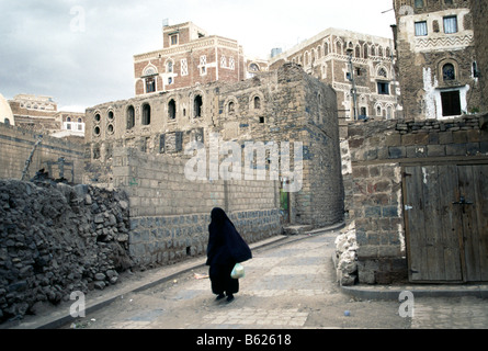 Verhüllte Frau, Altstadt, Sanaa, Jemen, Nahost Stockfoto