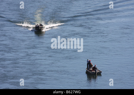 Mehrere Boote Angeln am Lake Taneycomo Missouri Stockfoto