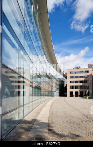 Glas-Fassade, Neues Museum, New Museum, Landesmuseum für Kunst und Design, Klarissenplatz Square, historische Innenstadt, Nürnberg Stockfoto