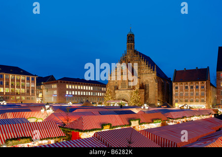 Christmas Market, Frauenkirche Kirche Main Markt, Altstadt, Nürnberg, Middle Franconia, Bayern, Deutschland, Europa Stockfoto