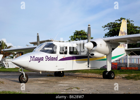 Twin Motor Flugzeug, einem Britten Norman BN2 Islander, Maya Island Air, an die lokalen Flughafen San Pedro, Ambergris Cay Insel, Bel Stockfoto