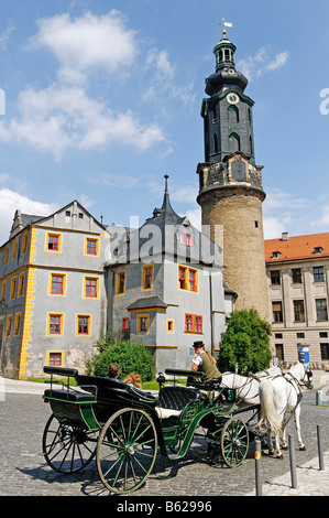 Wagen mit Touristen vor dem Residential Palace, Weimar, Thüringen, Deutschland, Europa Stockfoto