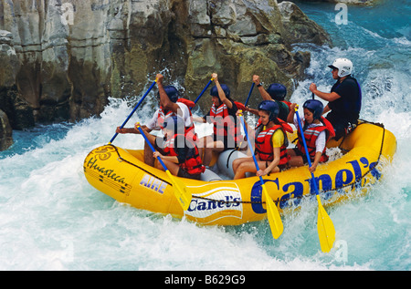 Wildwasser-rafting auf dem Rio Tampaon, Huasteca Region, Mexiko, Nordamerika Stockfoto