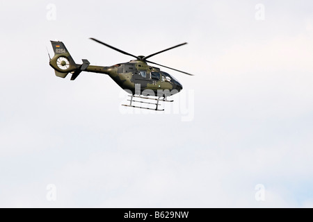 Militärische Hubschrauber, Eurocopter EC 135, Bundeswehr, Luftwaffe, während des Fluges, Airshow, ILA 2008, International Air Display, Berlin, Stockfoto