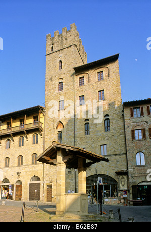 Zisterne vor dem Palazzo Lappoli, Piazza Grande, Arezzo, Toskana, Italien, Europa Stockfoto