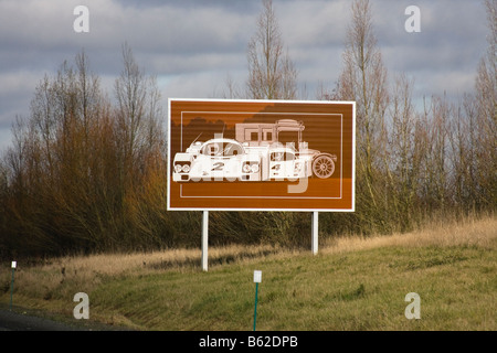 Le Mans Tourist Schild auf Autoroute in Frankreich Stockfoto