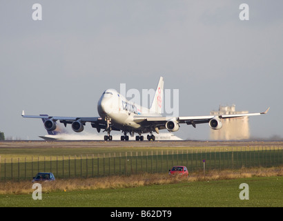 Cargolux Boeing 747 4R7F Taking off von Manston Flughafen Kent Stockfoto