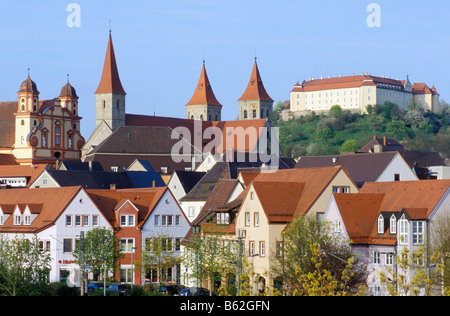 Renaissance-Schloss über der Stadt, Stadtbild, Ellwangen, Schwäbische Alb, Baden-Württemberg, Deutschland Stockfoto