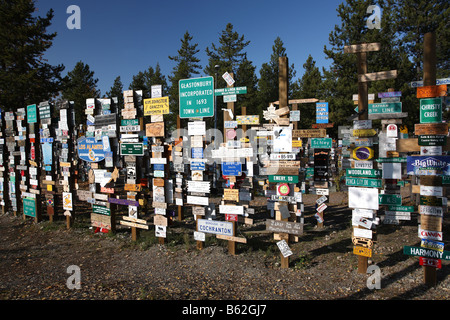 Zeichen-Wald in Watson Lake Yuko Beiträge Stockfoto