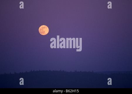 Full Moon rising Abendhimmel Del Norte County in Kalifornien Stockfoto