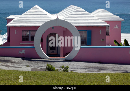 Nahaufnahme eines Bermuda Hauses in der Nähe von St Davids Leuchtturm, St Davids Island, St.-Georgs-Gemeinde, Bermuda Stockfoto