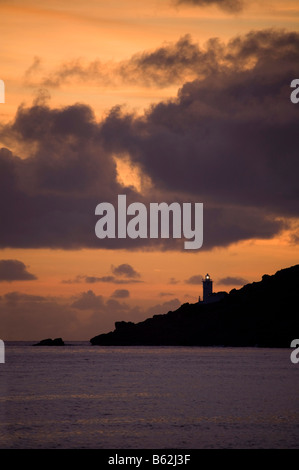 Tater du Leuchtturm aus dem Meer Sonnenuntergang cornwall Stockfoto