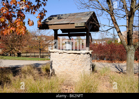 Alter Brunnen bei Longaberger s Homestead Central Ohio Zanesville Frazeysburg U S Stockfoto